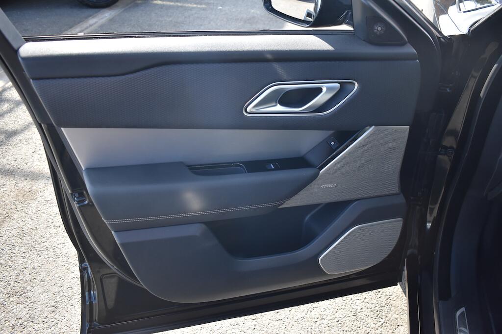 Land Rover Range Rover Velar view 41