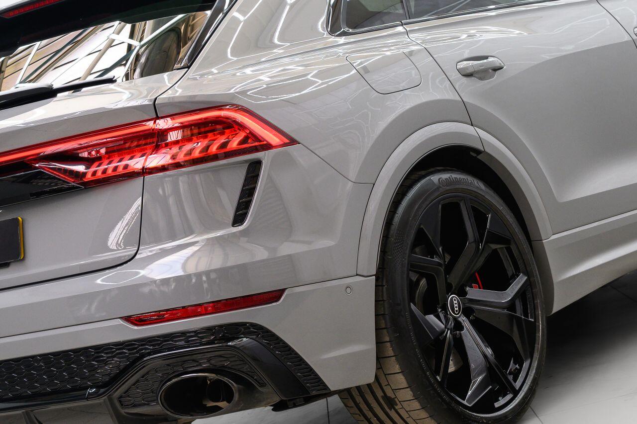 Audi RS Q8 view 8