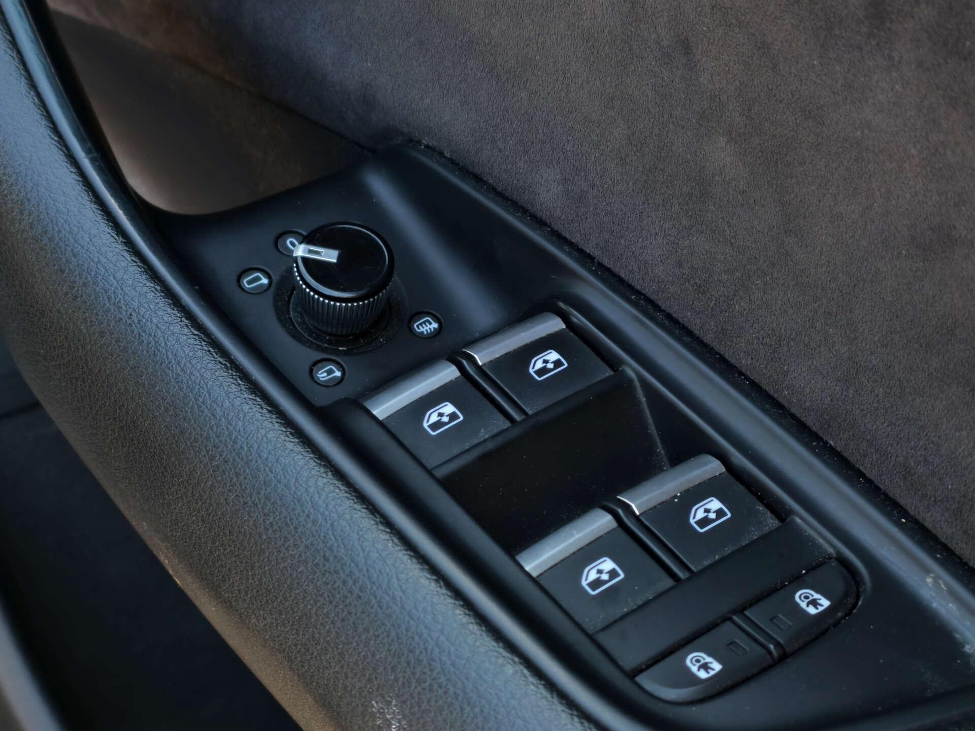 Audi Q8 view 34