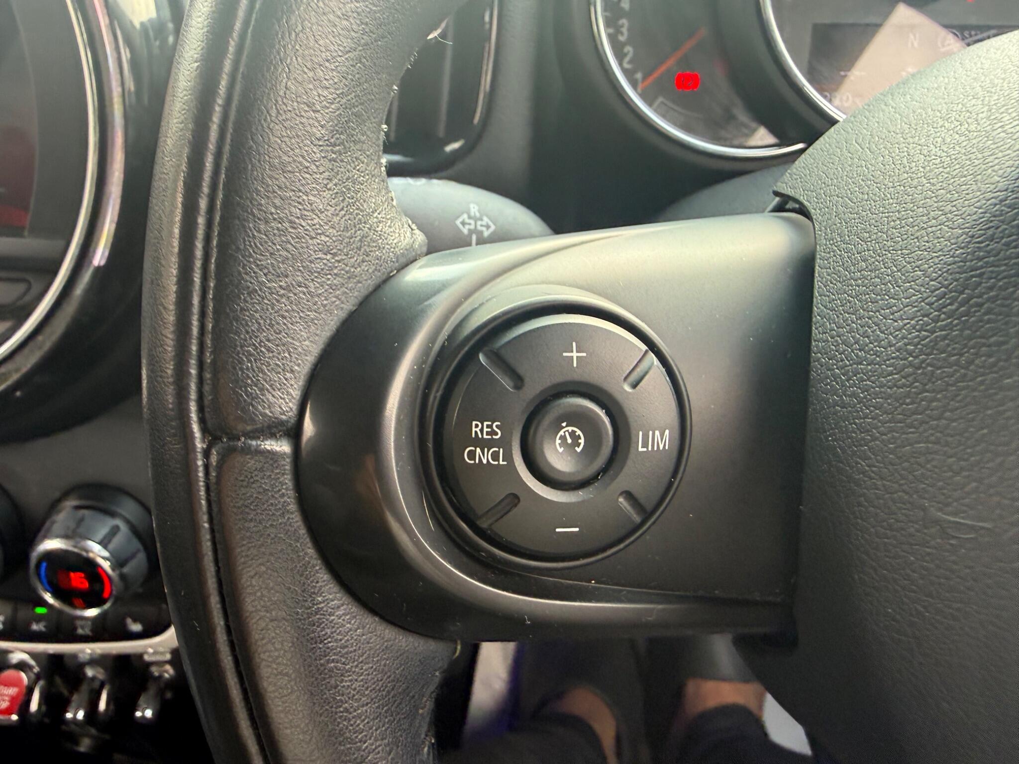 Mini Countryman view 24
