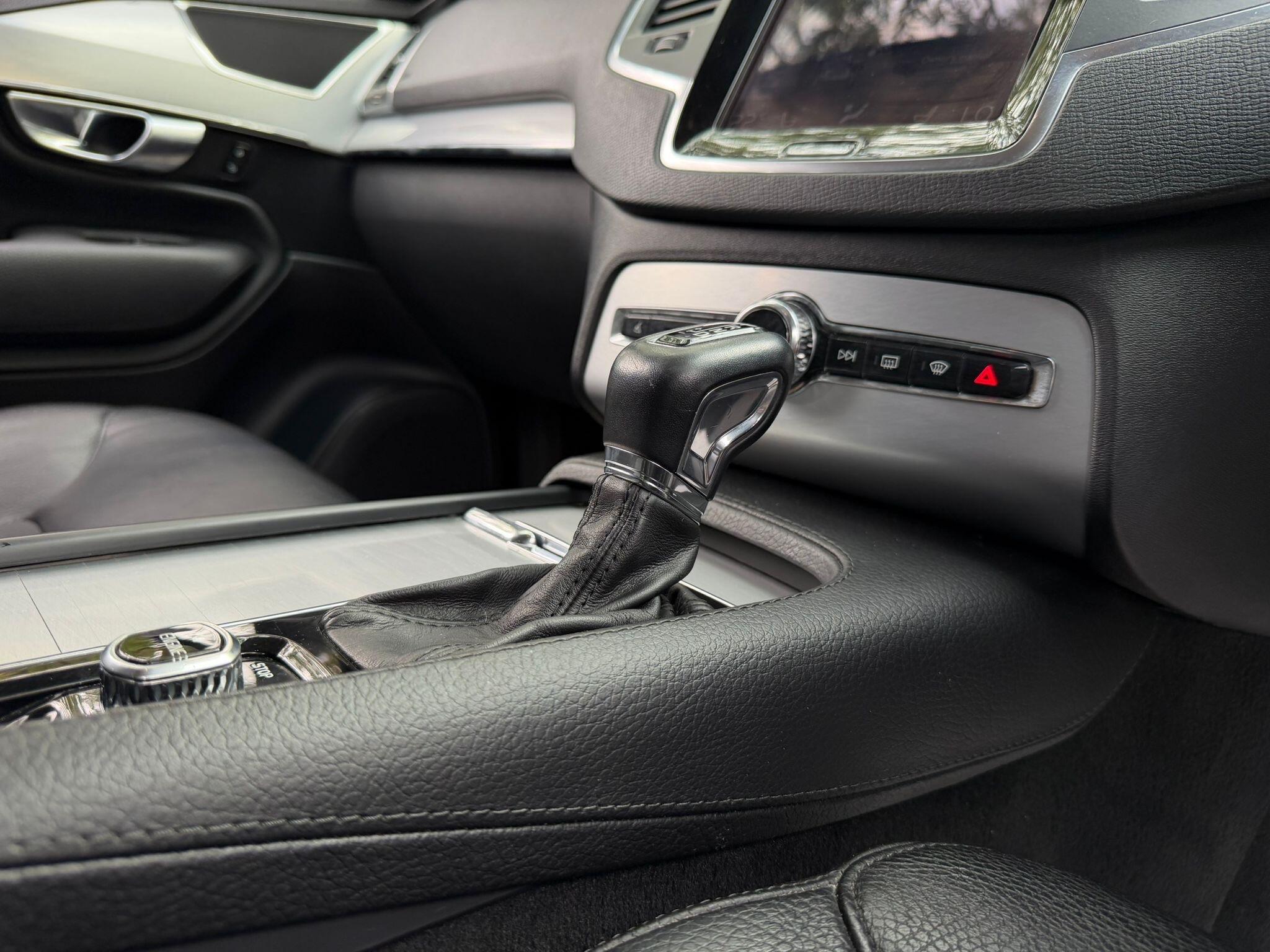 Volvo XC90 view 28