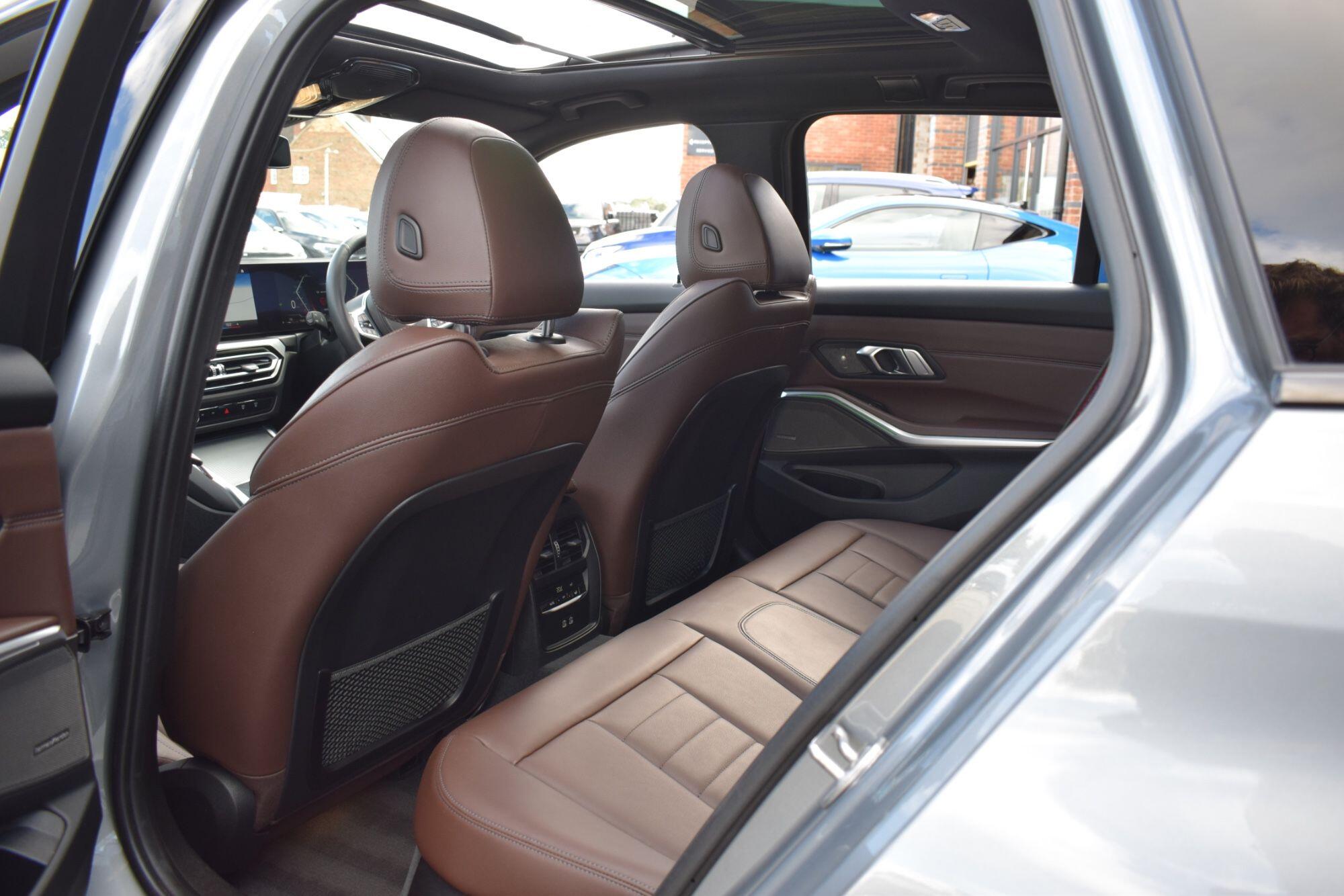 BMW 3 Series view 31