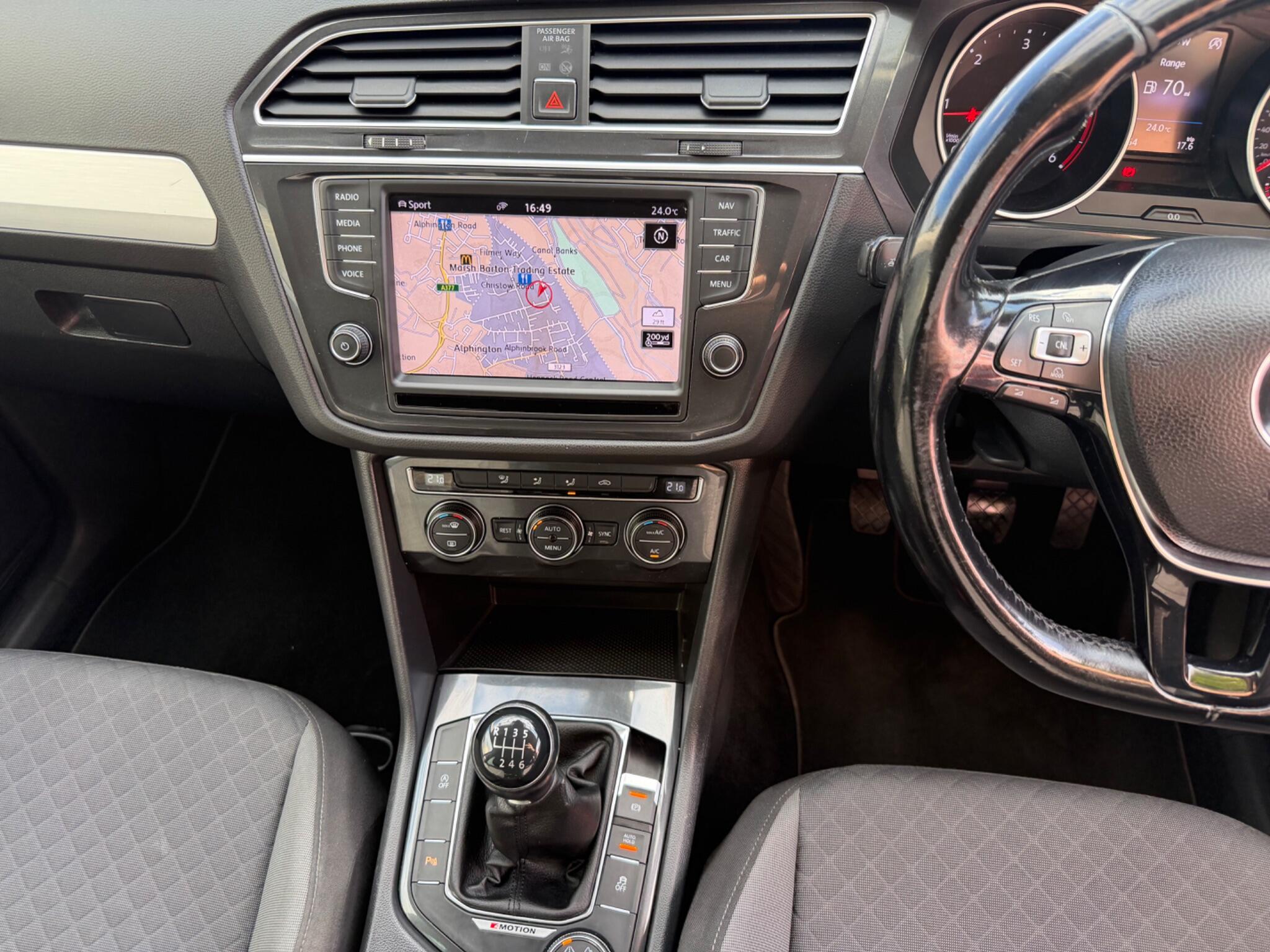 Volkswagen Tiguan view 5
