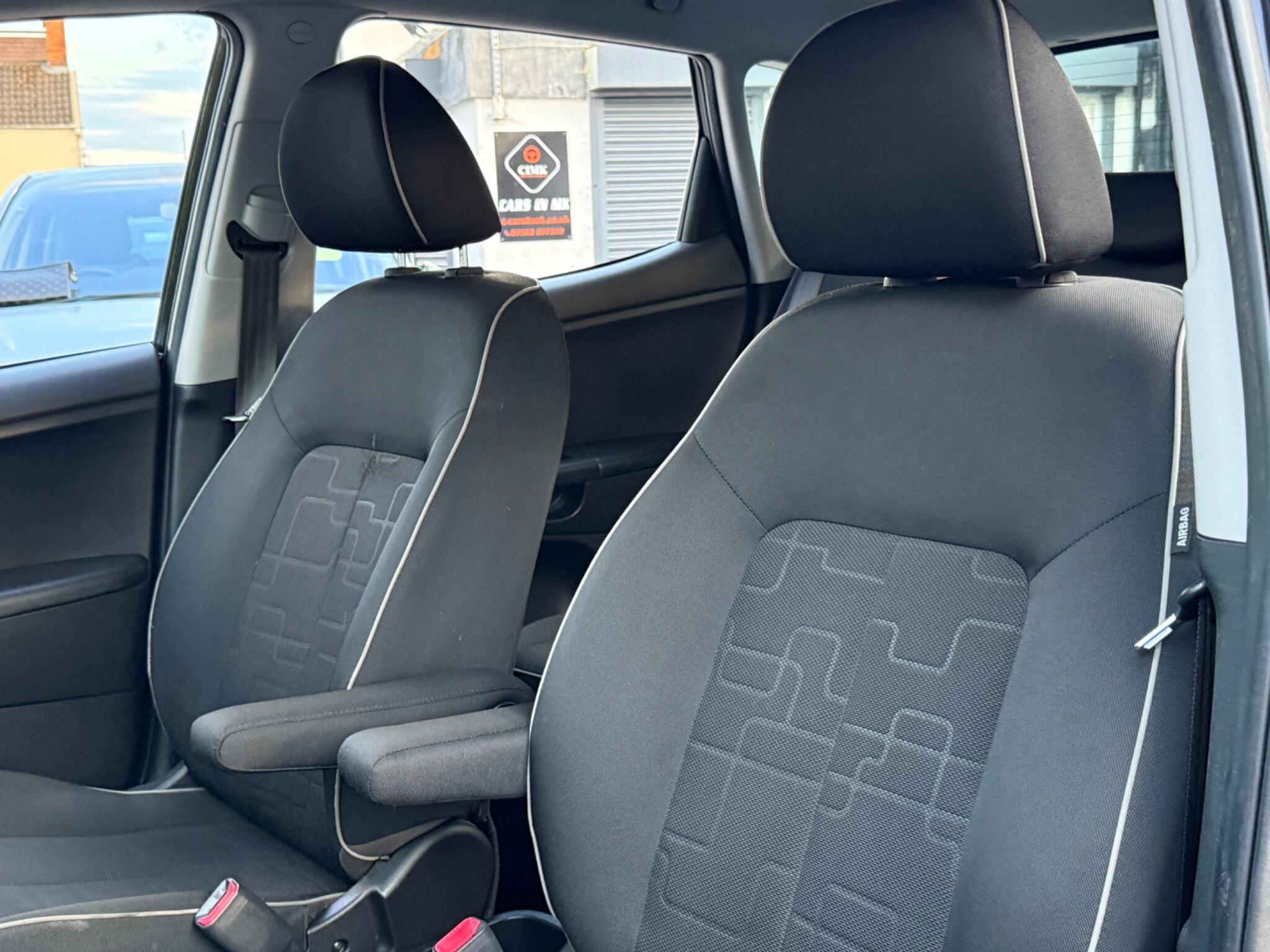 Kia Venga - Image 46
