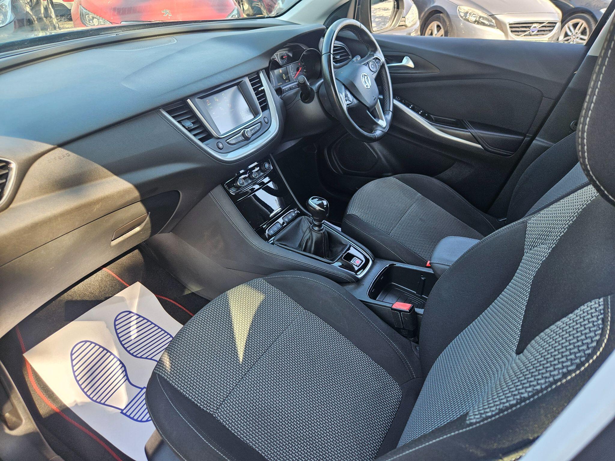 2019 Vauxhall Grandland X image 16