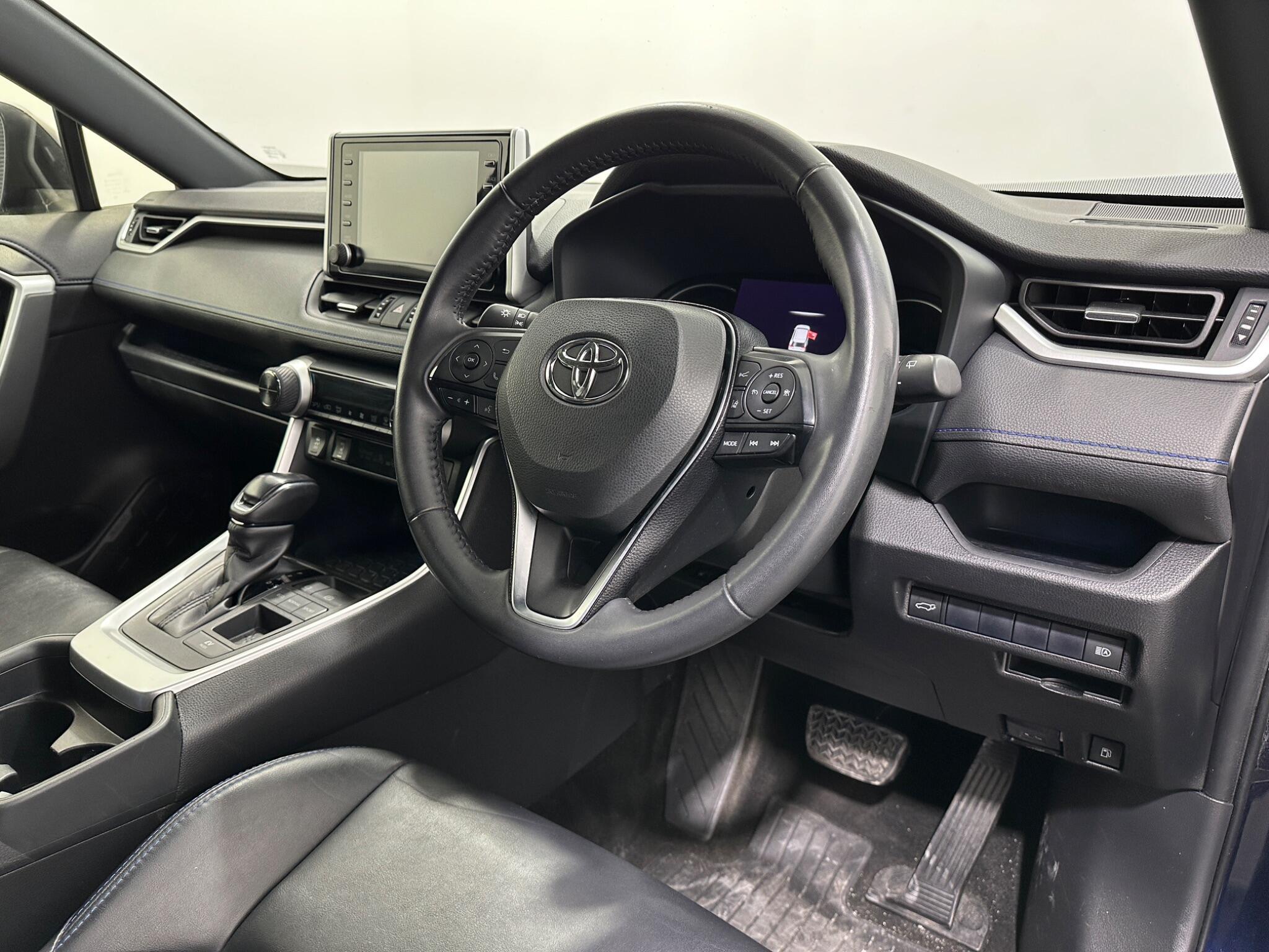 Toyota Rav4 view 11