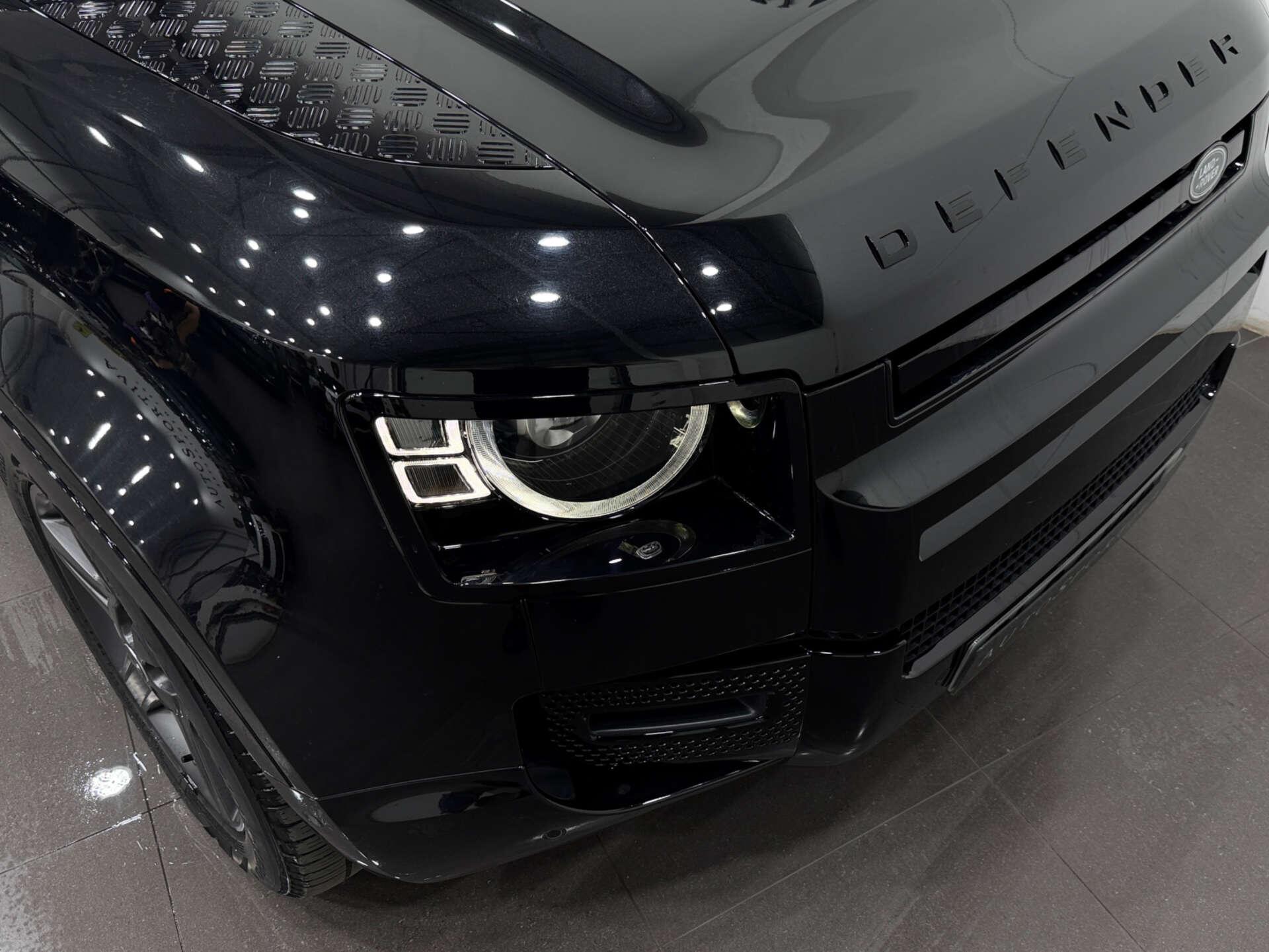 Land Rover Defender view 33