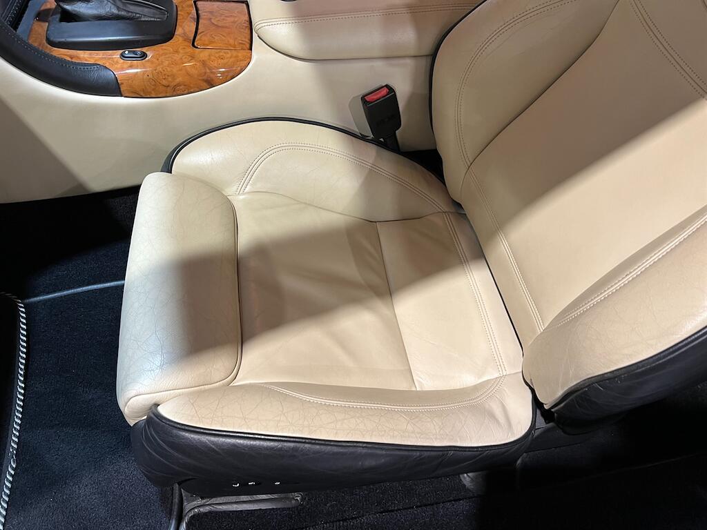 Aston Martin DB7 view 33