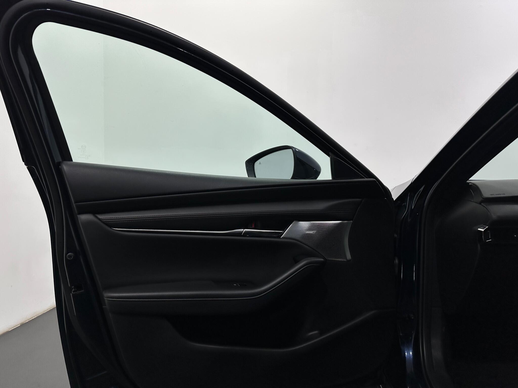 Mazda Mazda3 view 36