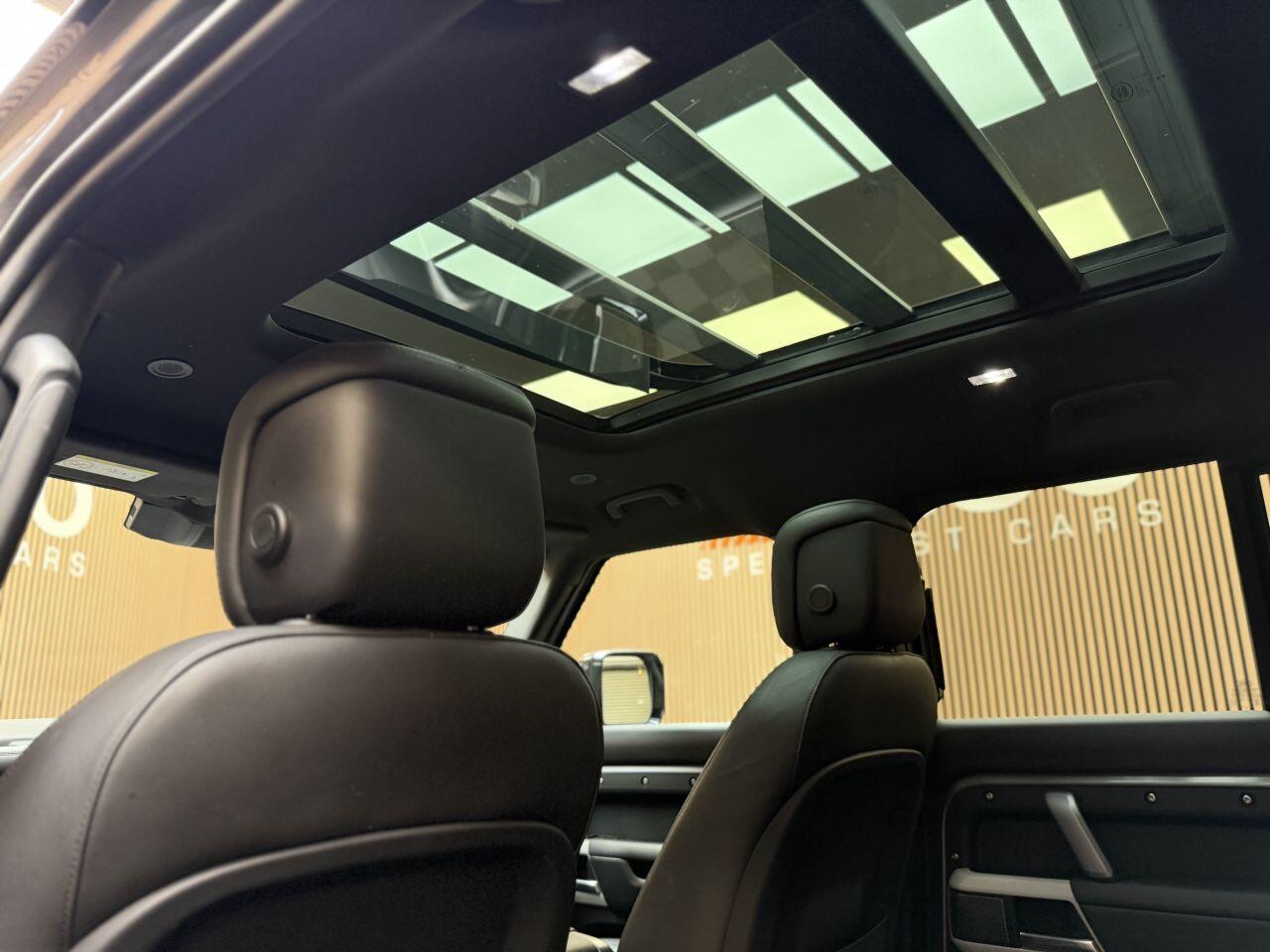 Land Rover Defender 110 view 67