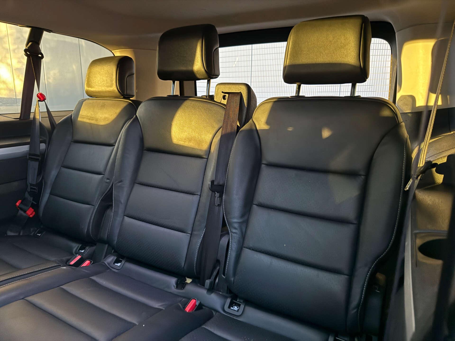 Peugeot Traveller view 32