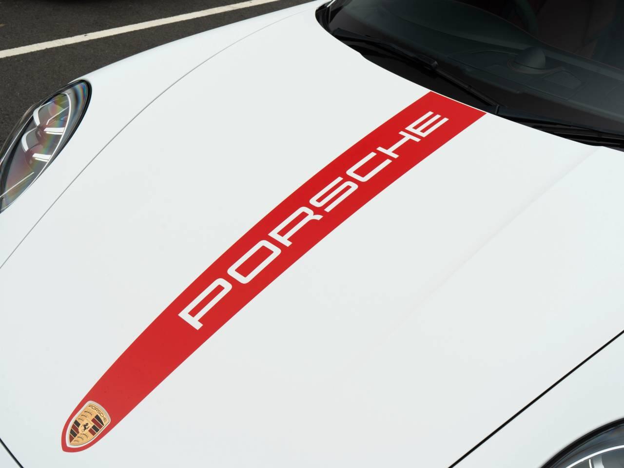 Porsche 911 view 16