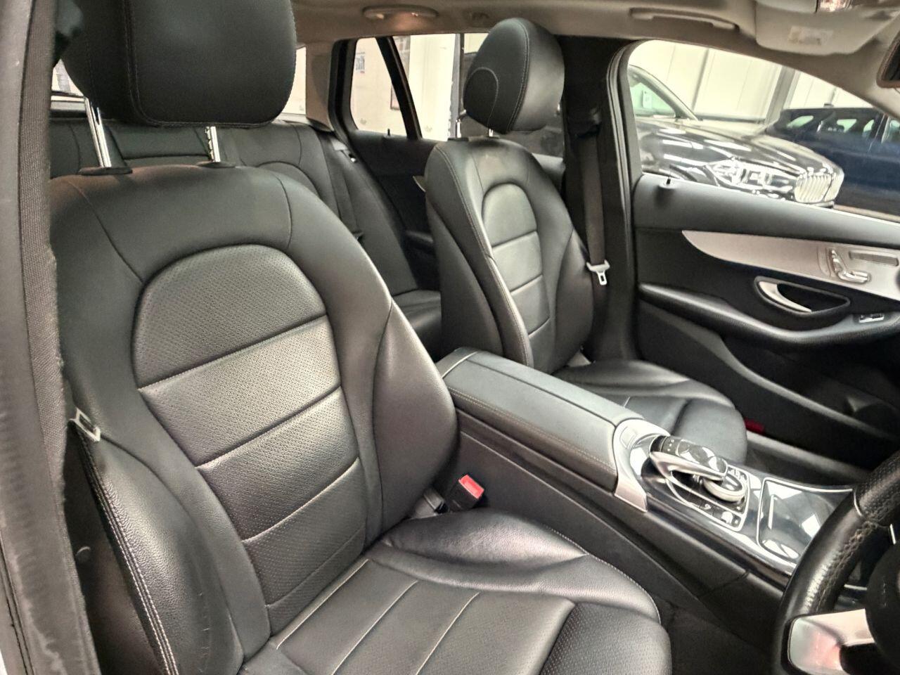 Mercedes-Benz C Class view 24