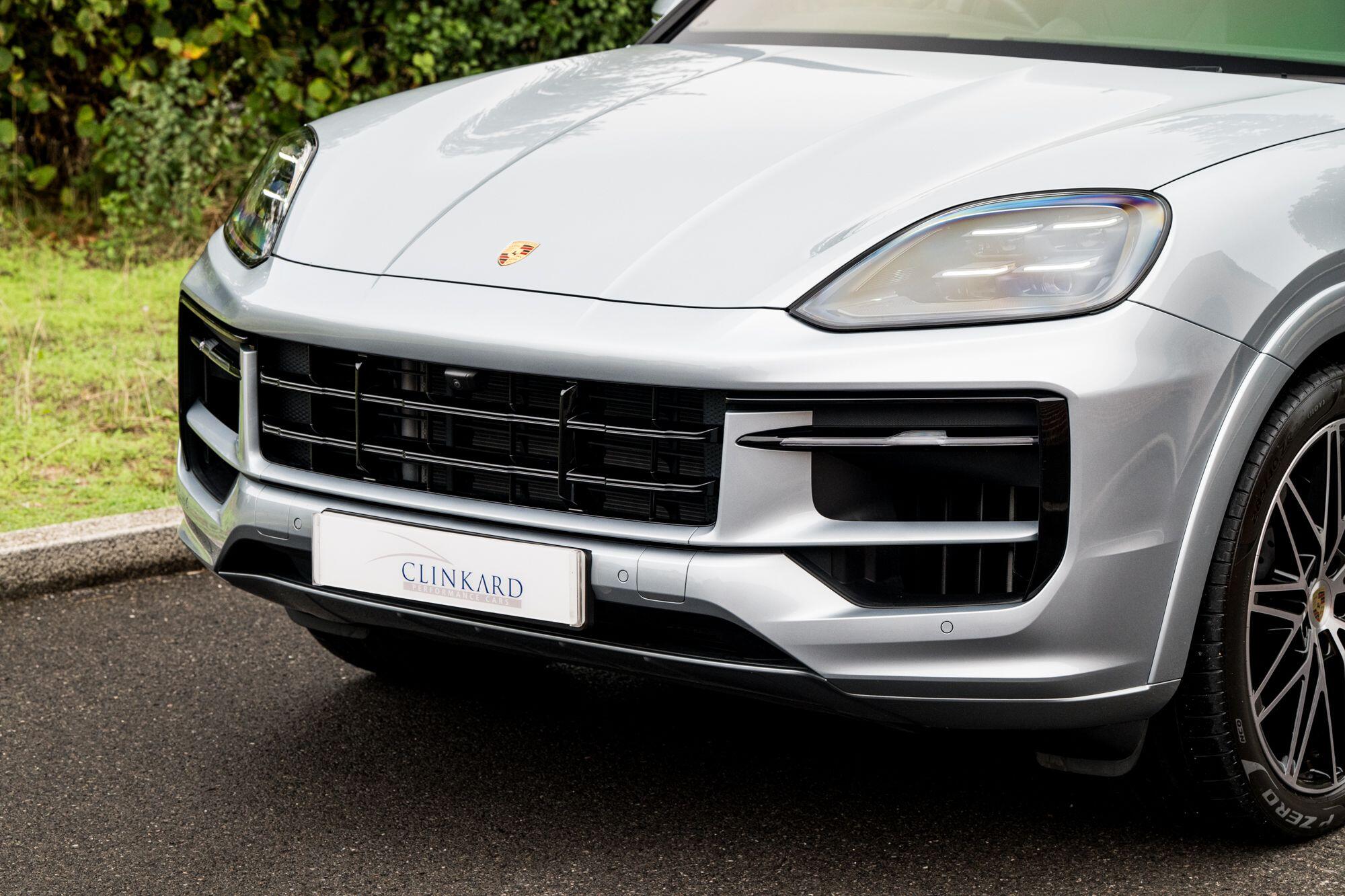 Porsche Cayenne view 16