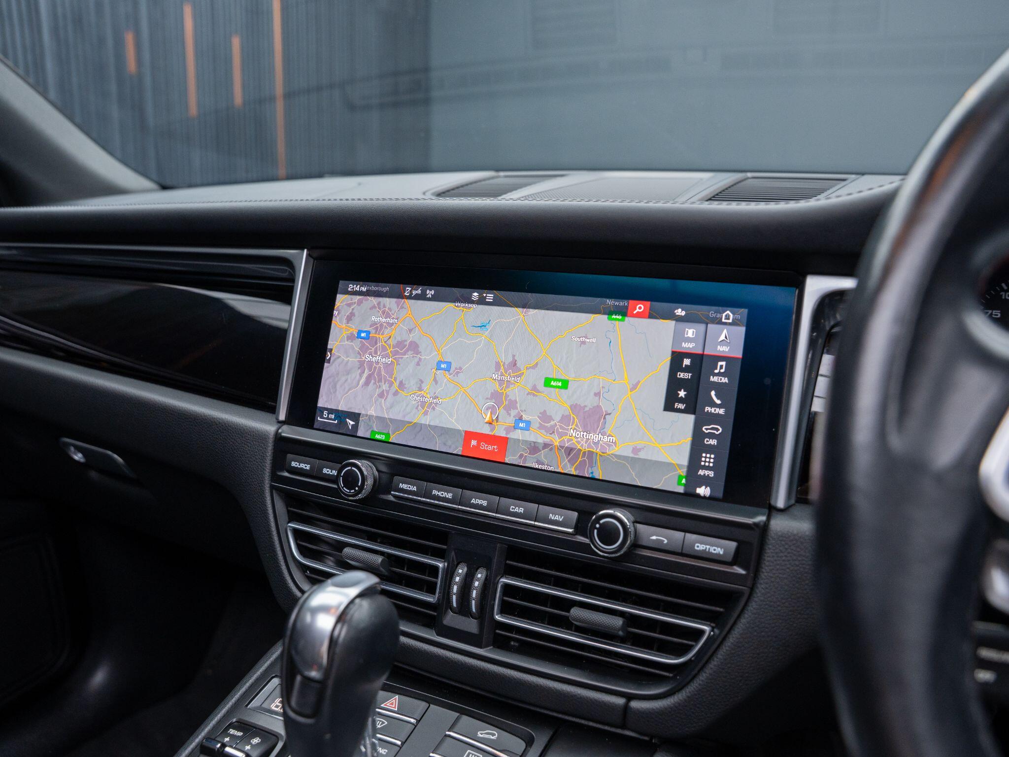 Porsche Macan view 8
