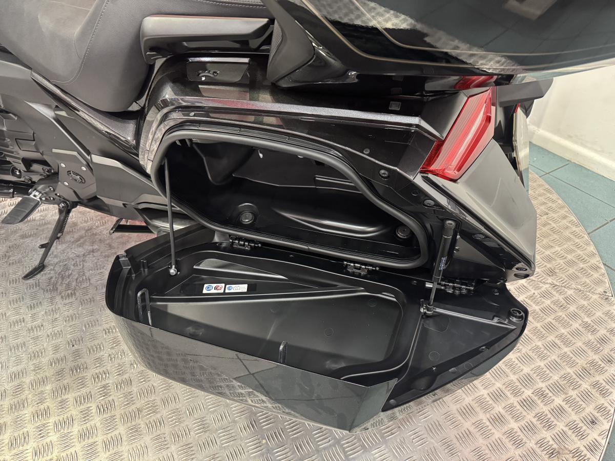 Honda GL1800 Gold Wing view 10