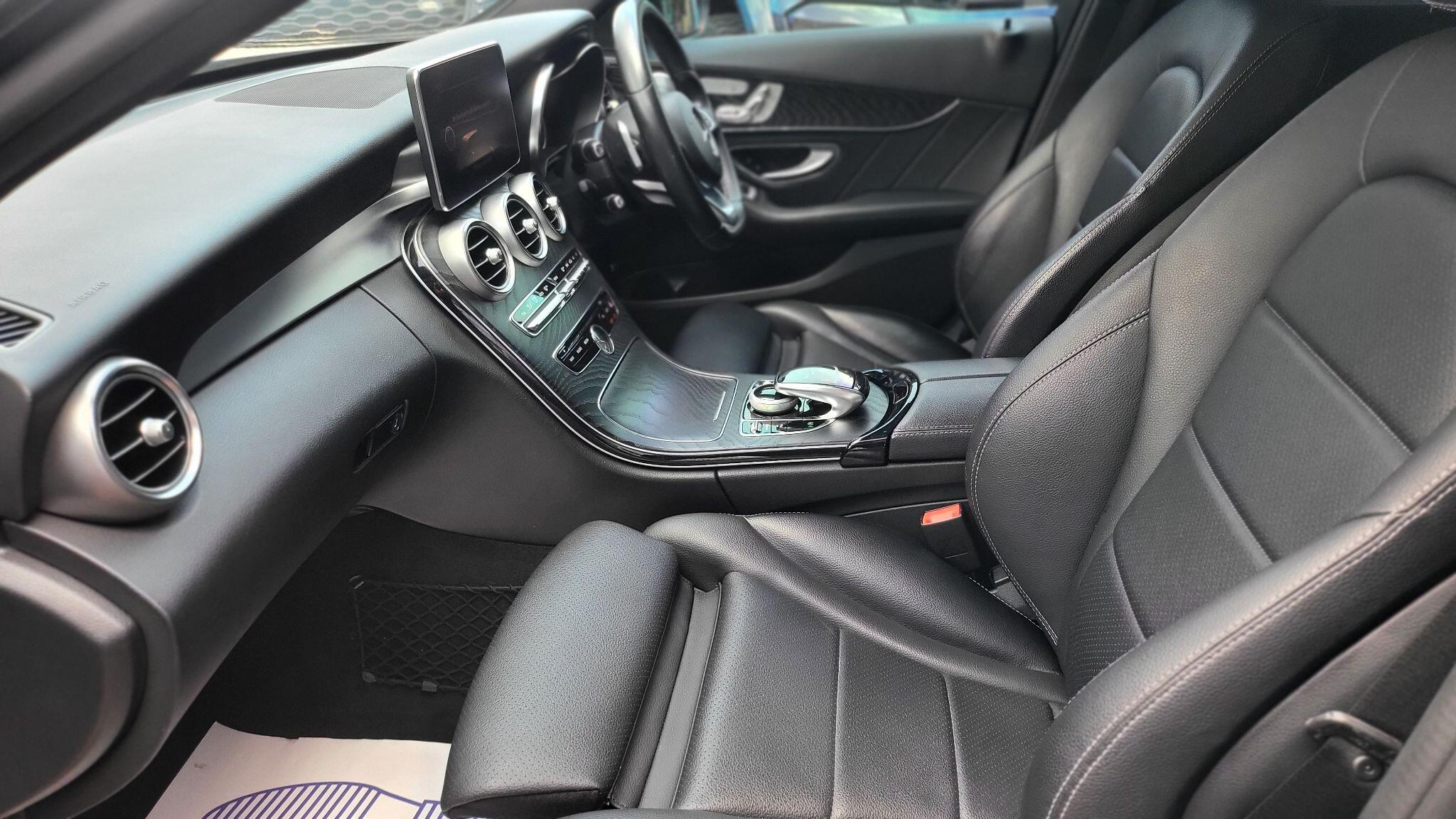 Mercedes-Benz C-Class view 29