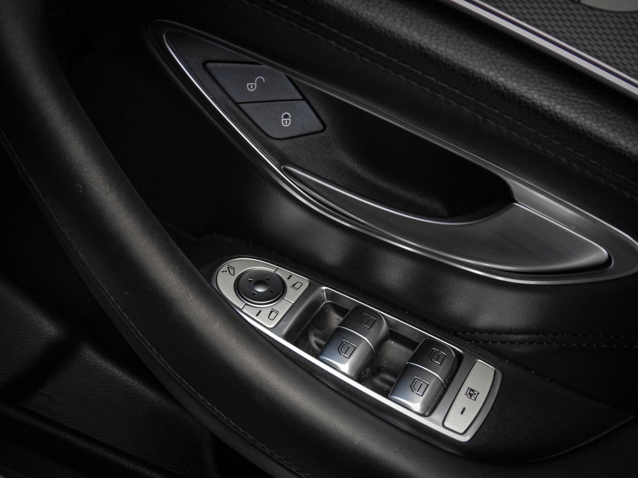 Mercedes-Benz E-Class view 42