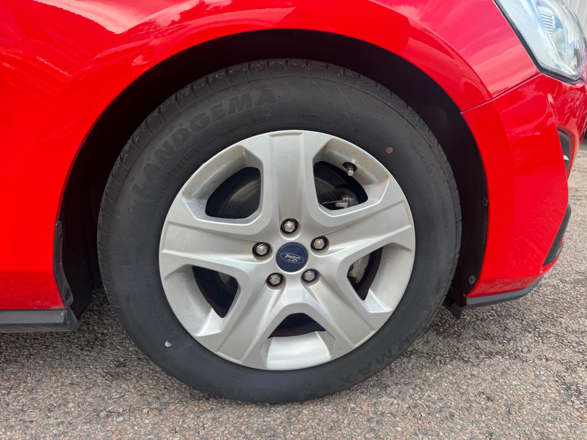 Ford Focus view 22