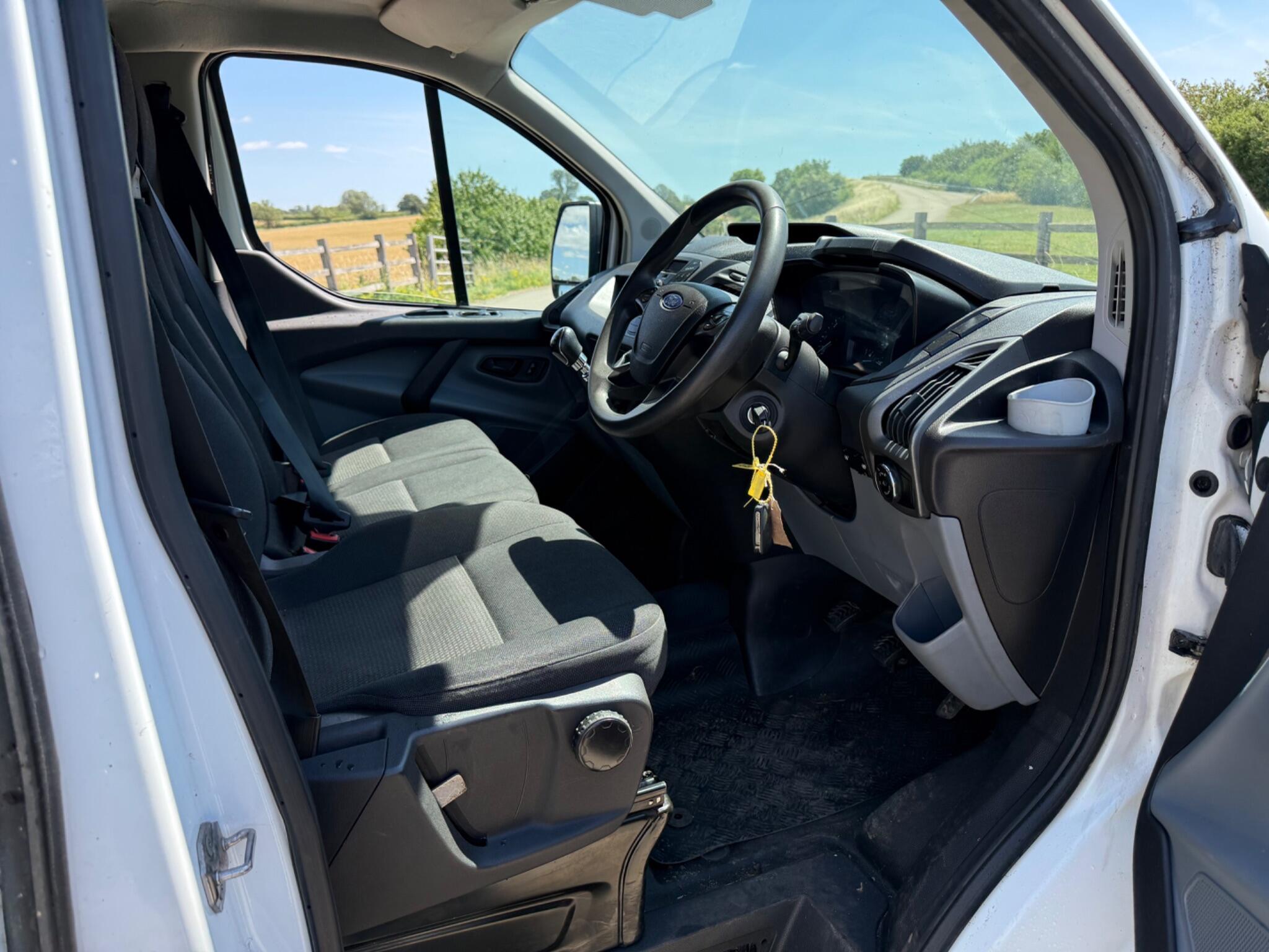 Ford Transit Custom 2.0 TDCi 290 L1 H1 5dr — photo 26 of 84
