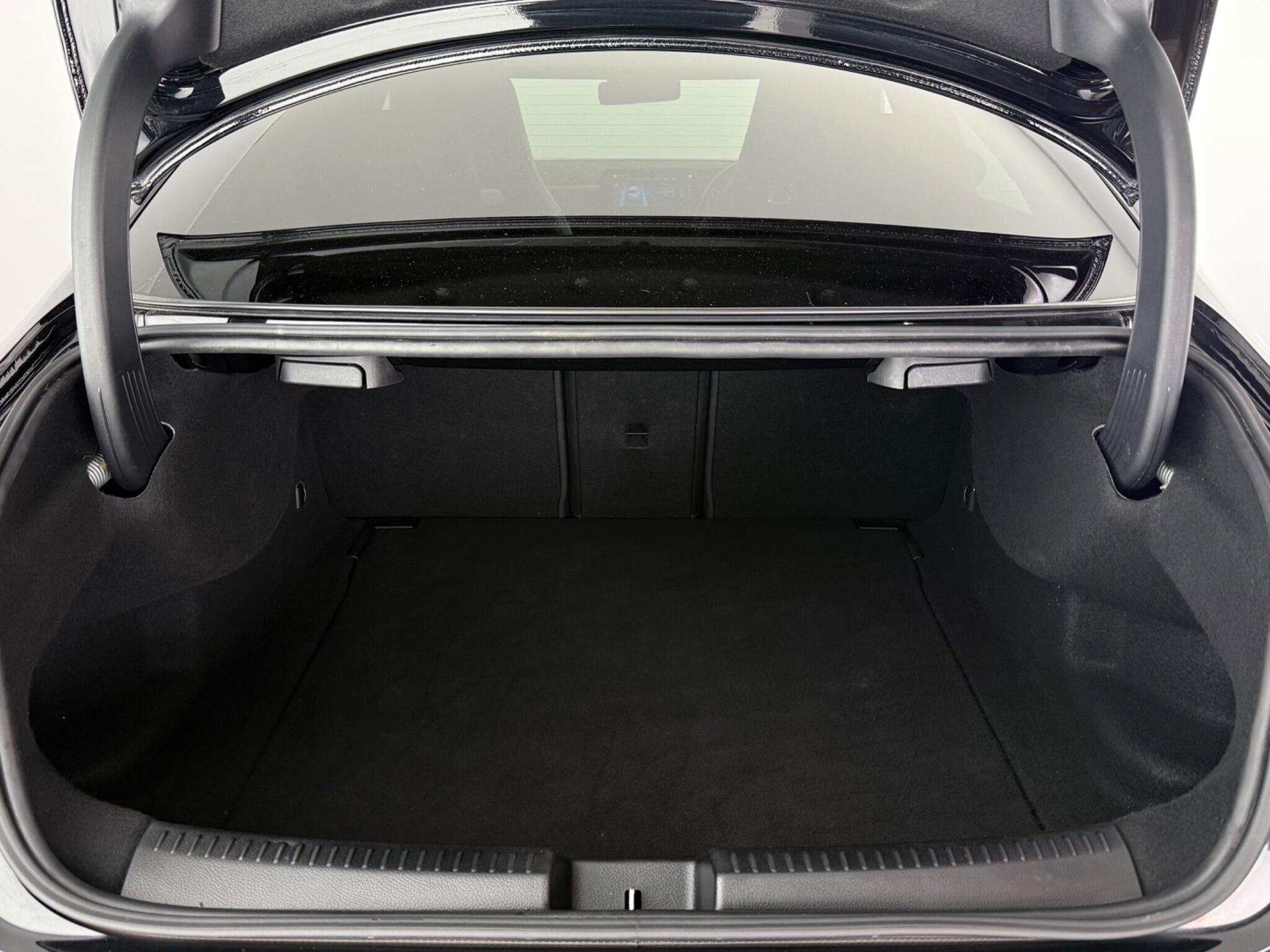 Mercedes-Benz Cla view 11