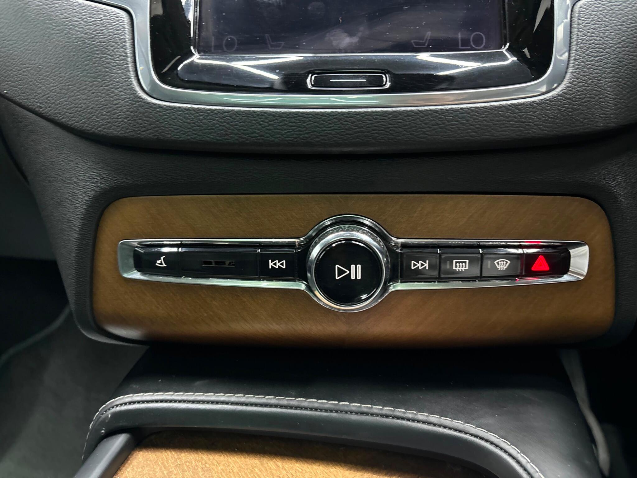 Volvo XC90 view 20