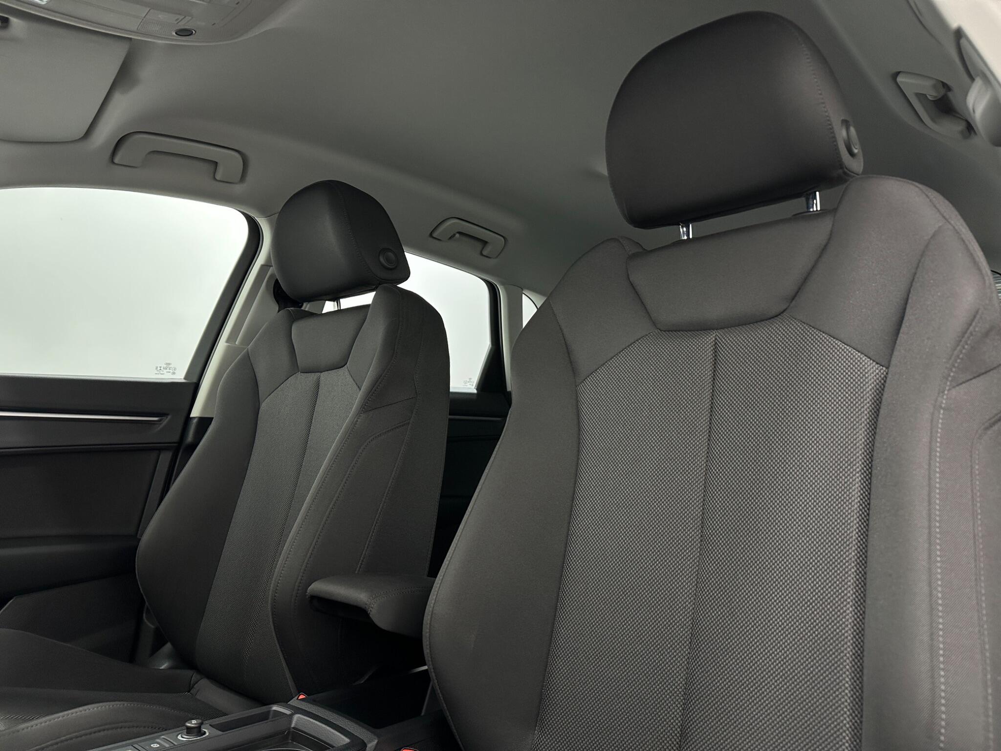 Audi Q3 view 35