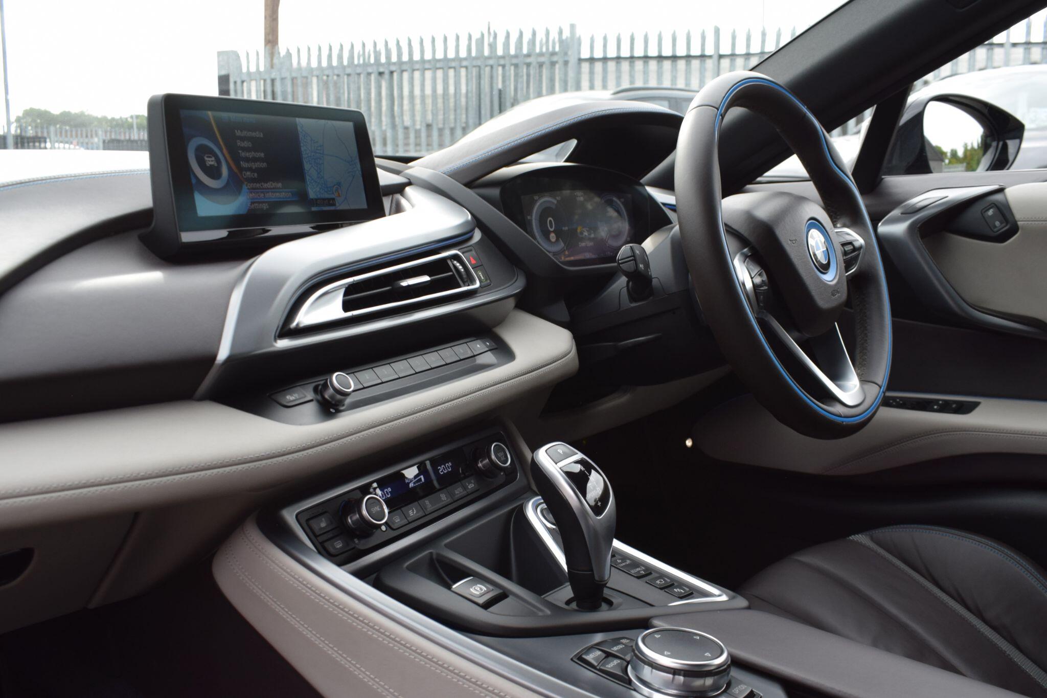BMW I8 view 11