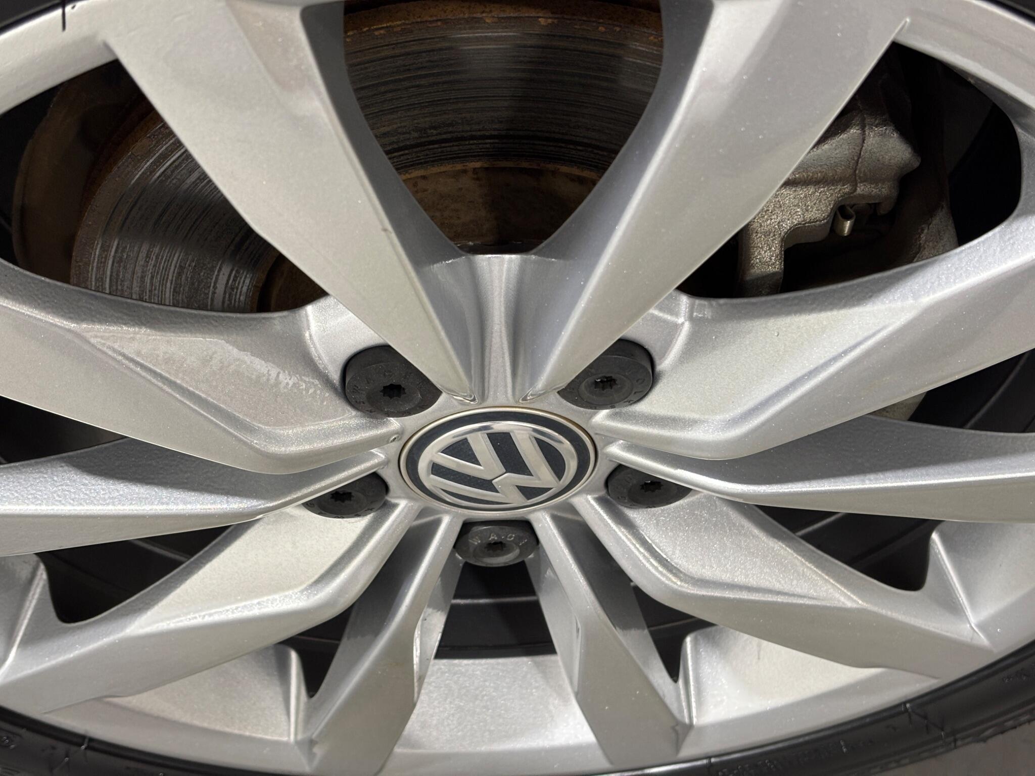 Volkswagen Golf view 2