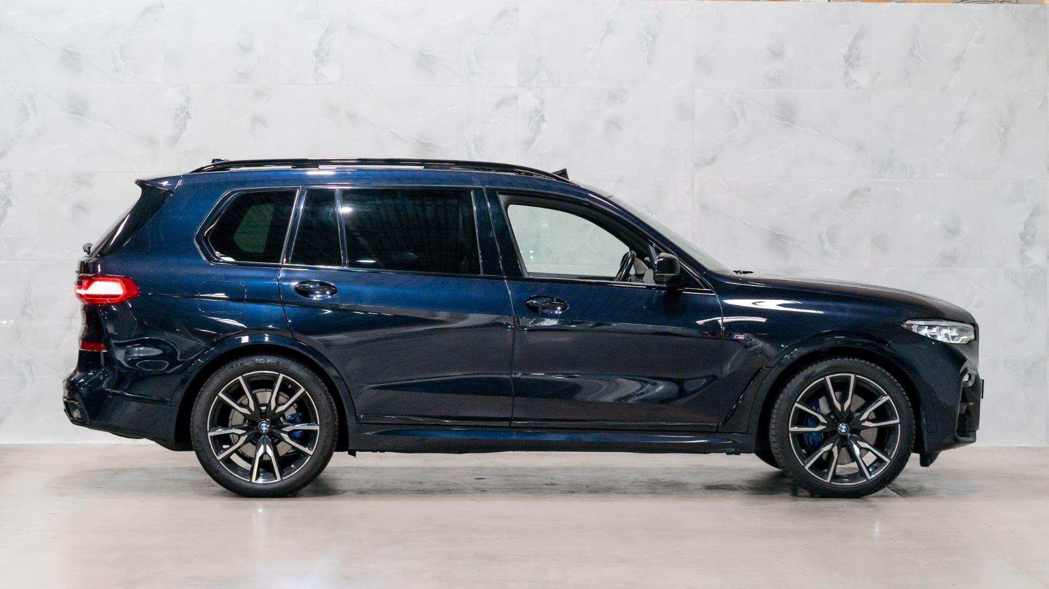 BMW X7 view 8