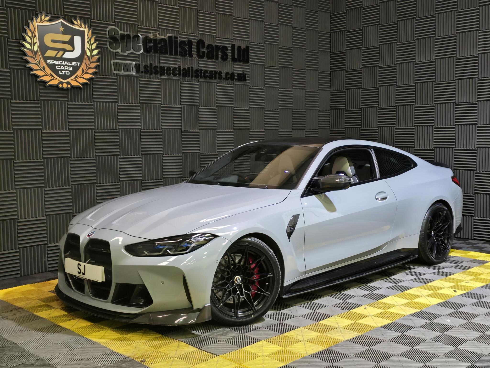 BMW M4 view 9