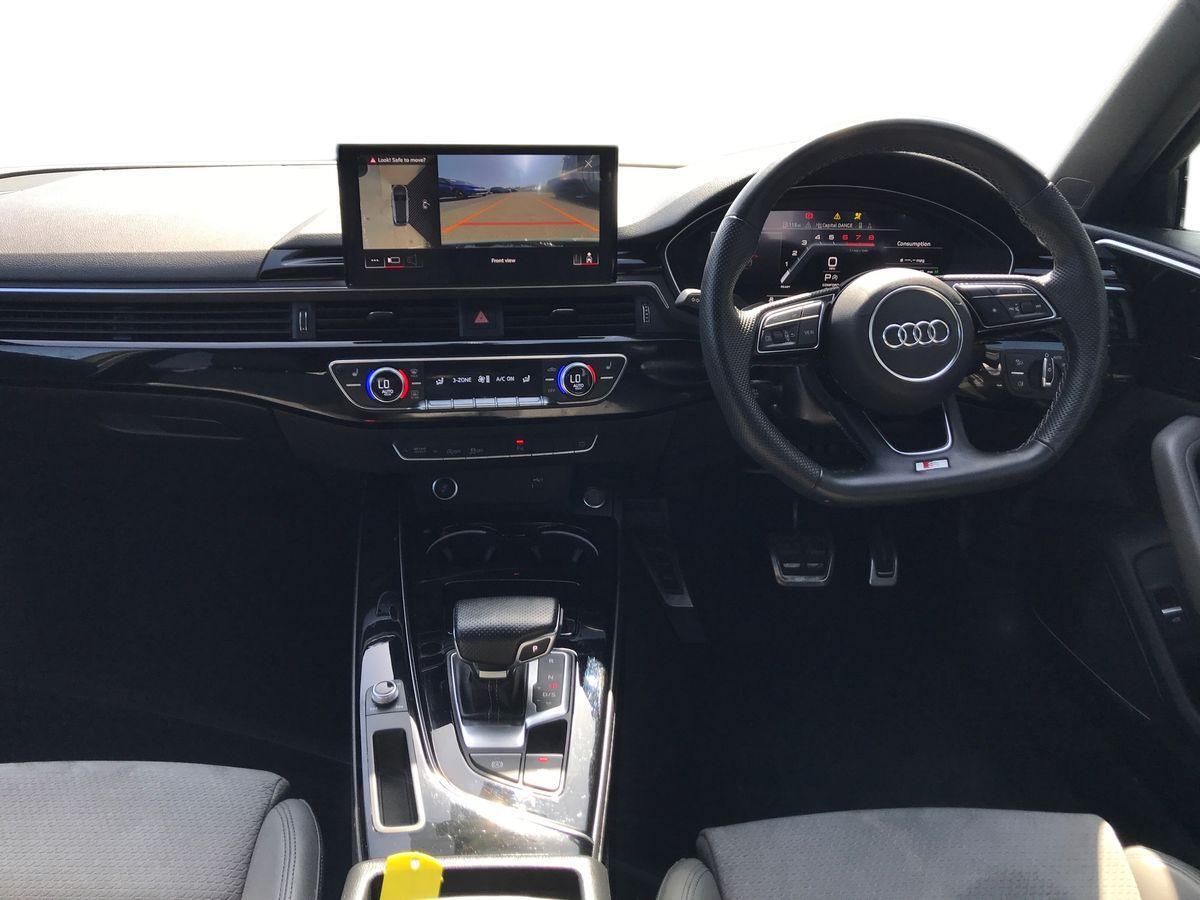 Audi A4 view 4