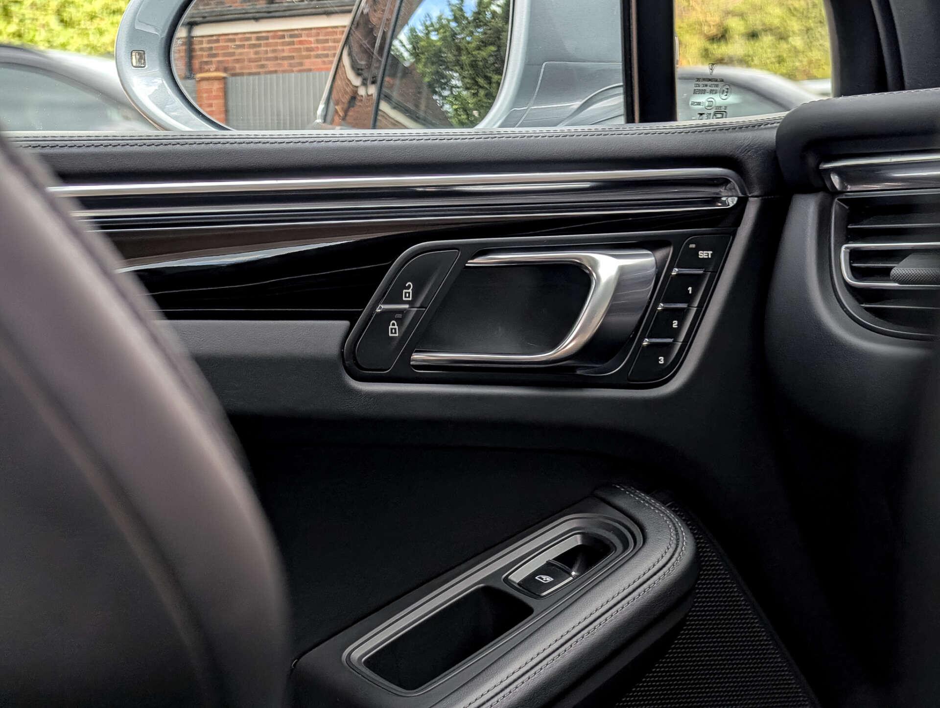 Porsche Macan view 45