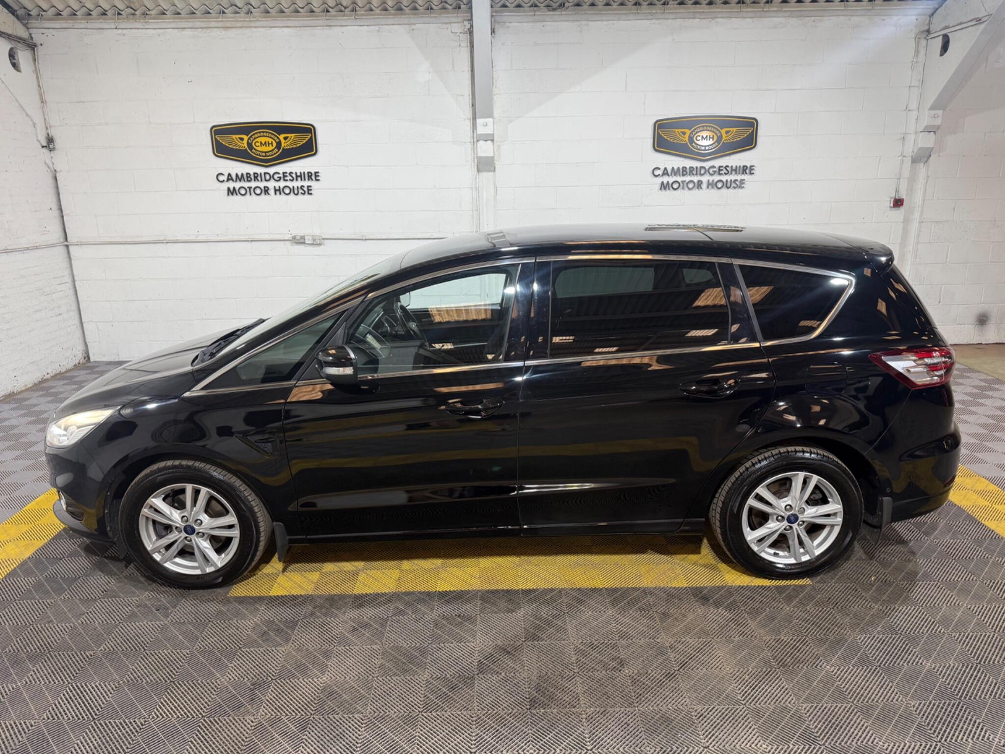 Ford S-Max view 9