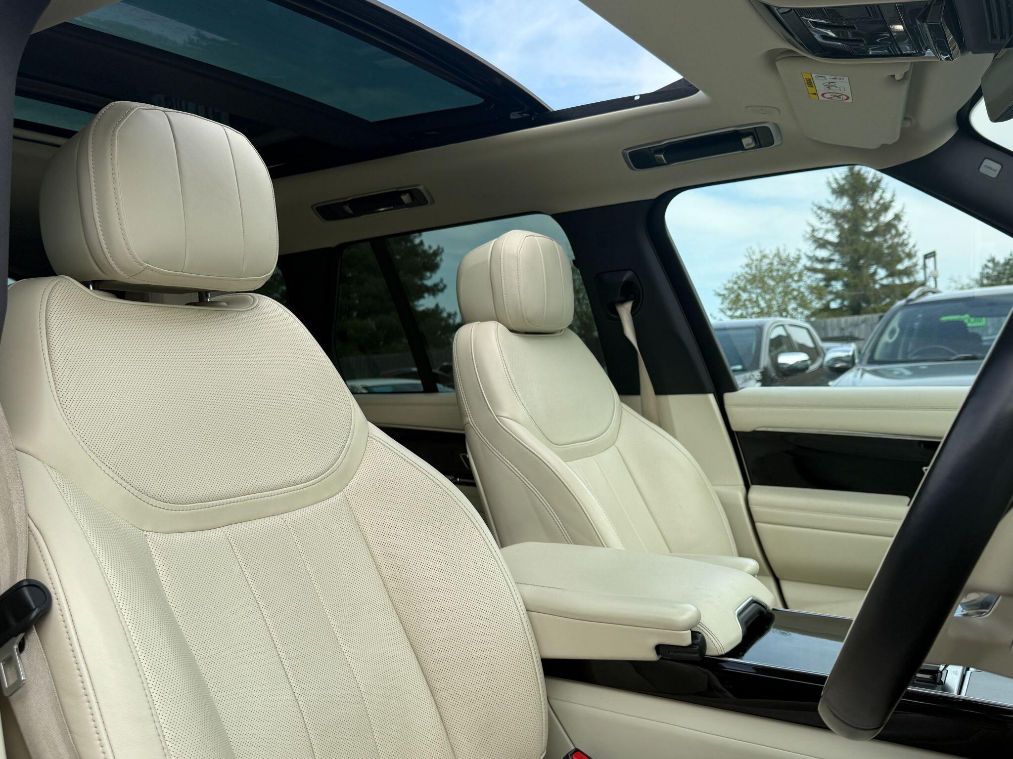 Land Rover Range Rover view 21