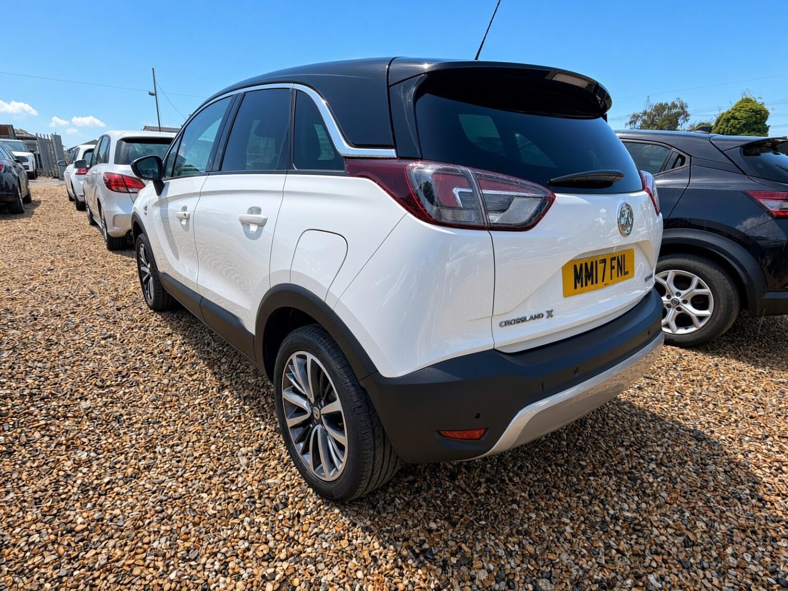 Vauxhall Crossland X view 4