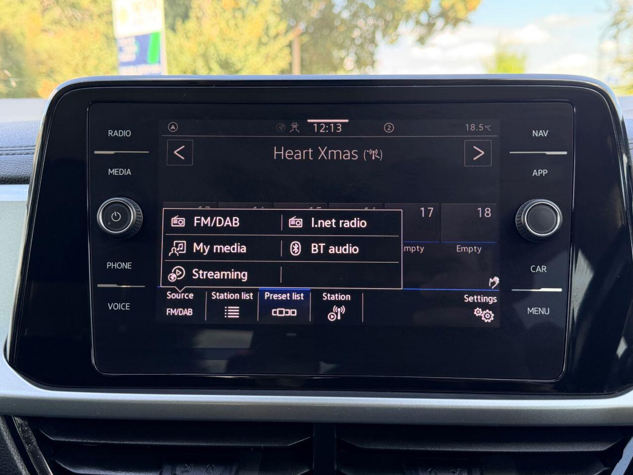 Volkswagen T-Roc view 41
