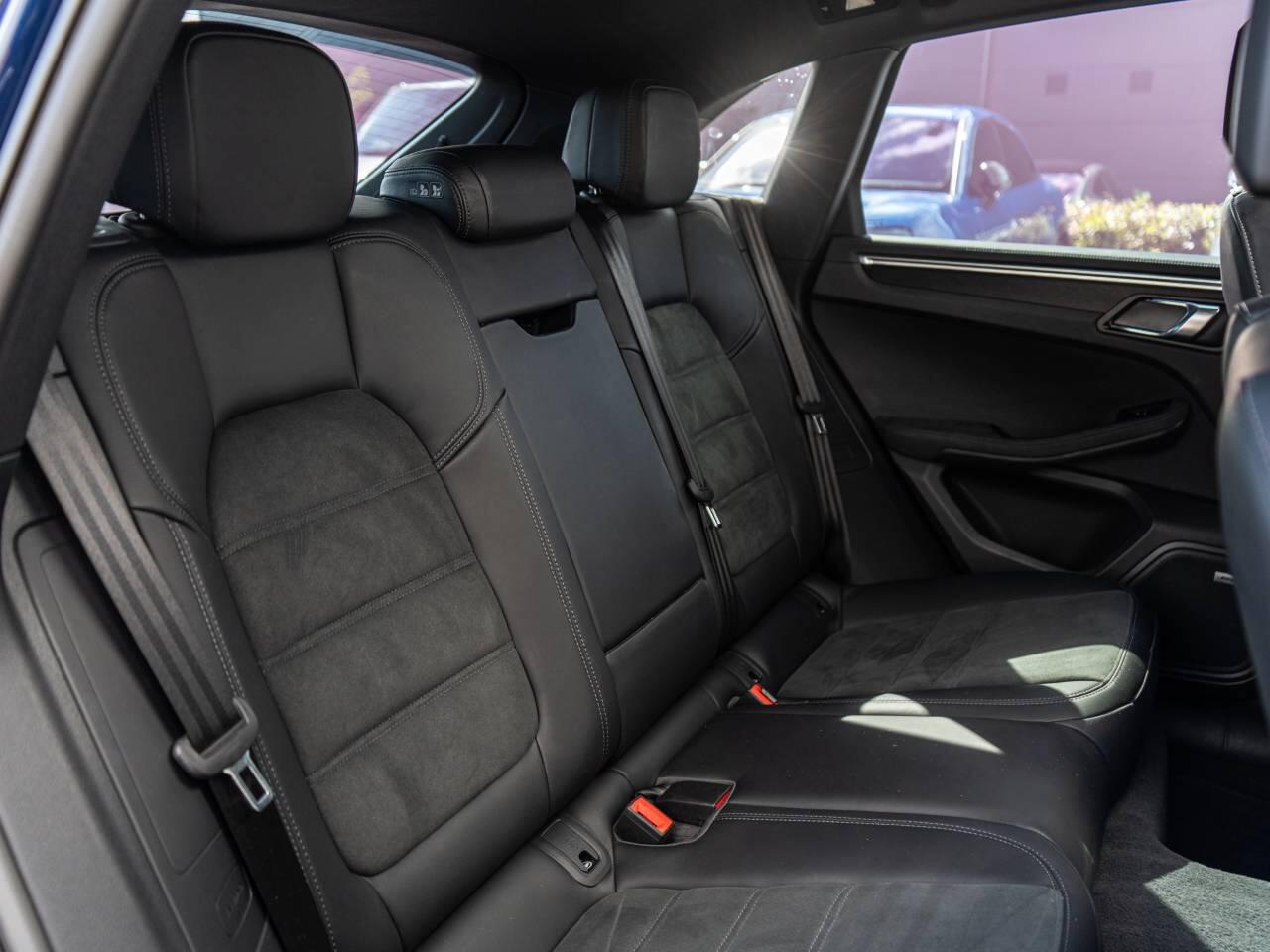 Porsche Macan view 45
