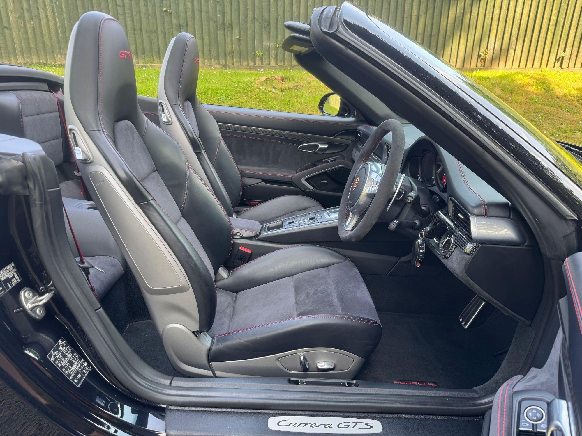 Porsche 911 view 21