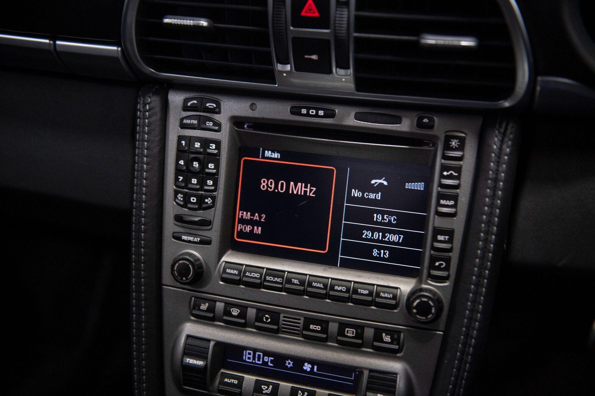 Porsche 911 view 18