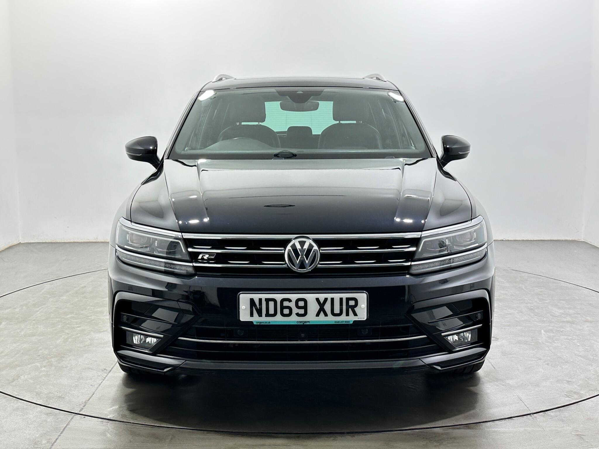 Volkswagen Tiguan view 3