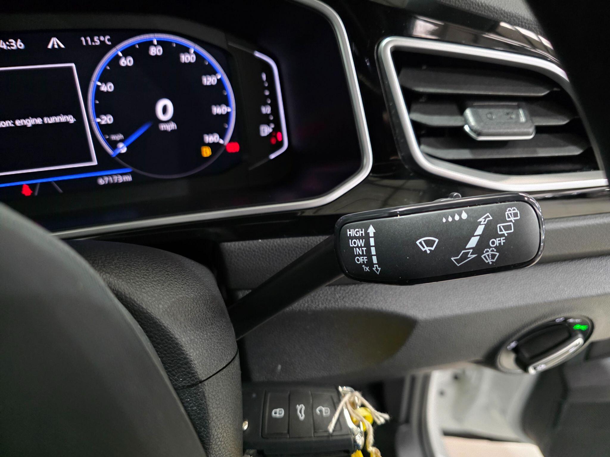 Volkswagen T-Roc view 18
