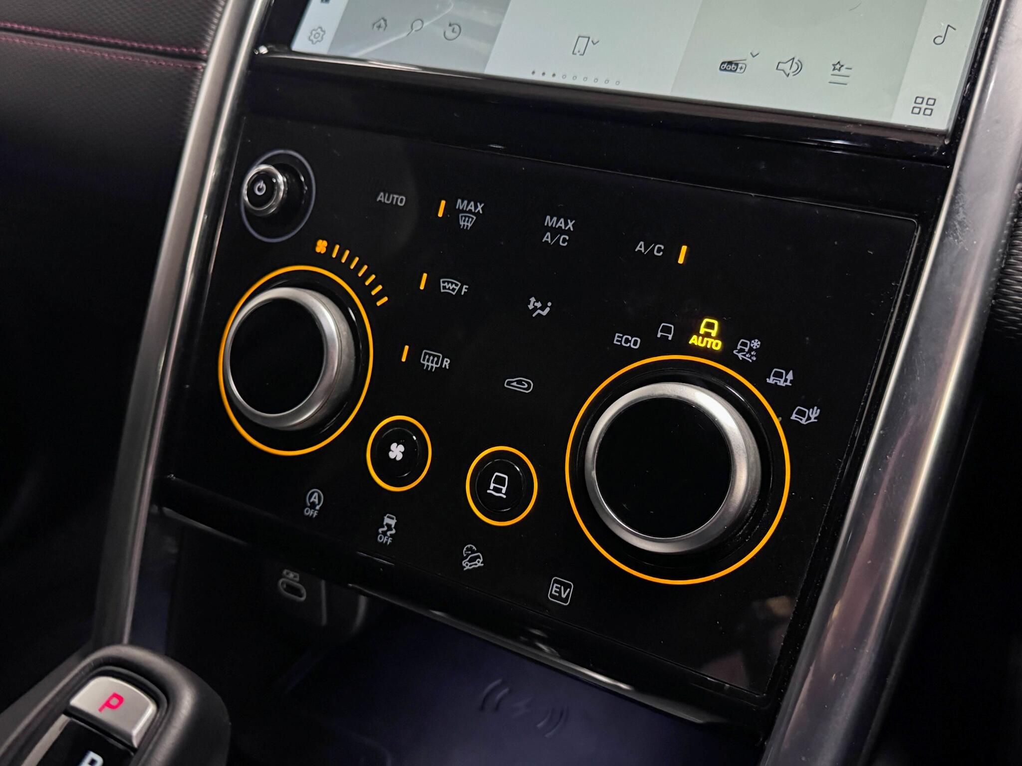 Land Rover Discovery Sport view 40