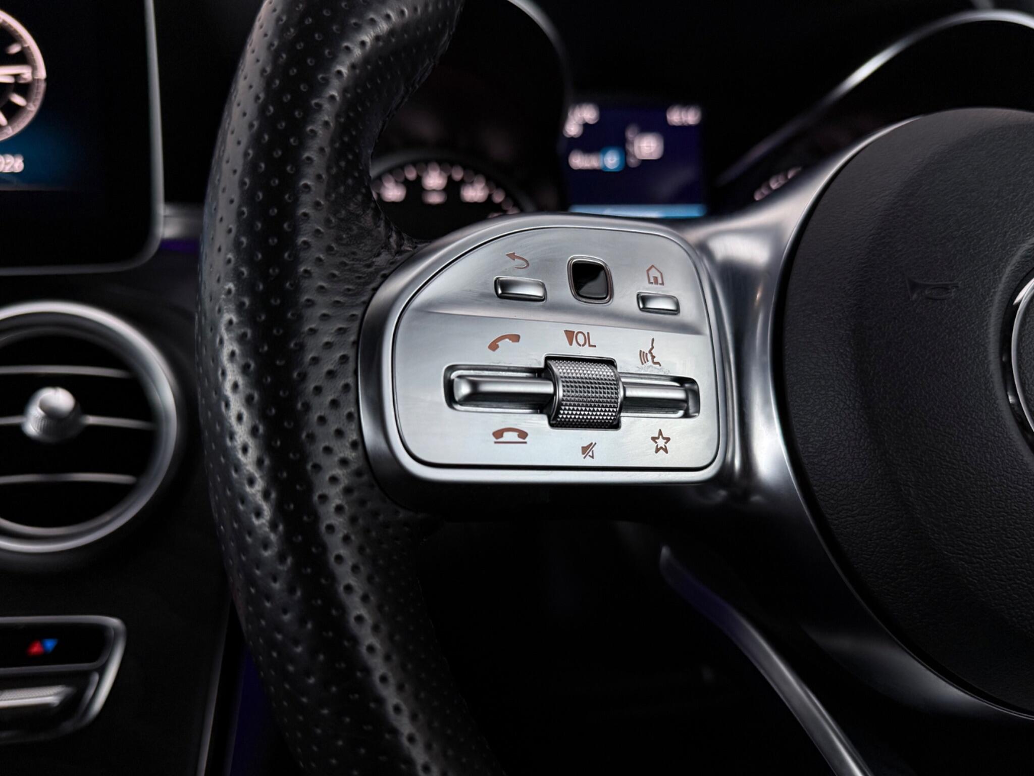 Mercedes-Benz C-Class view 12