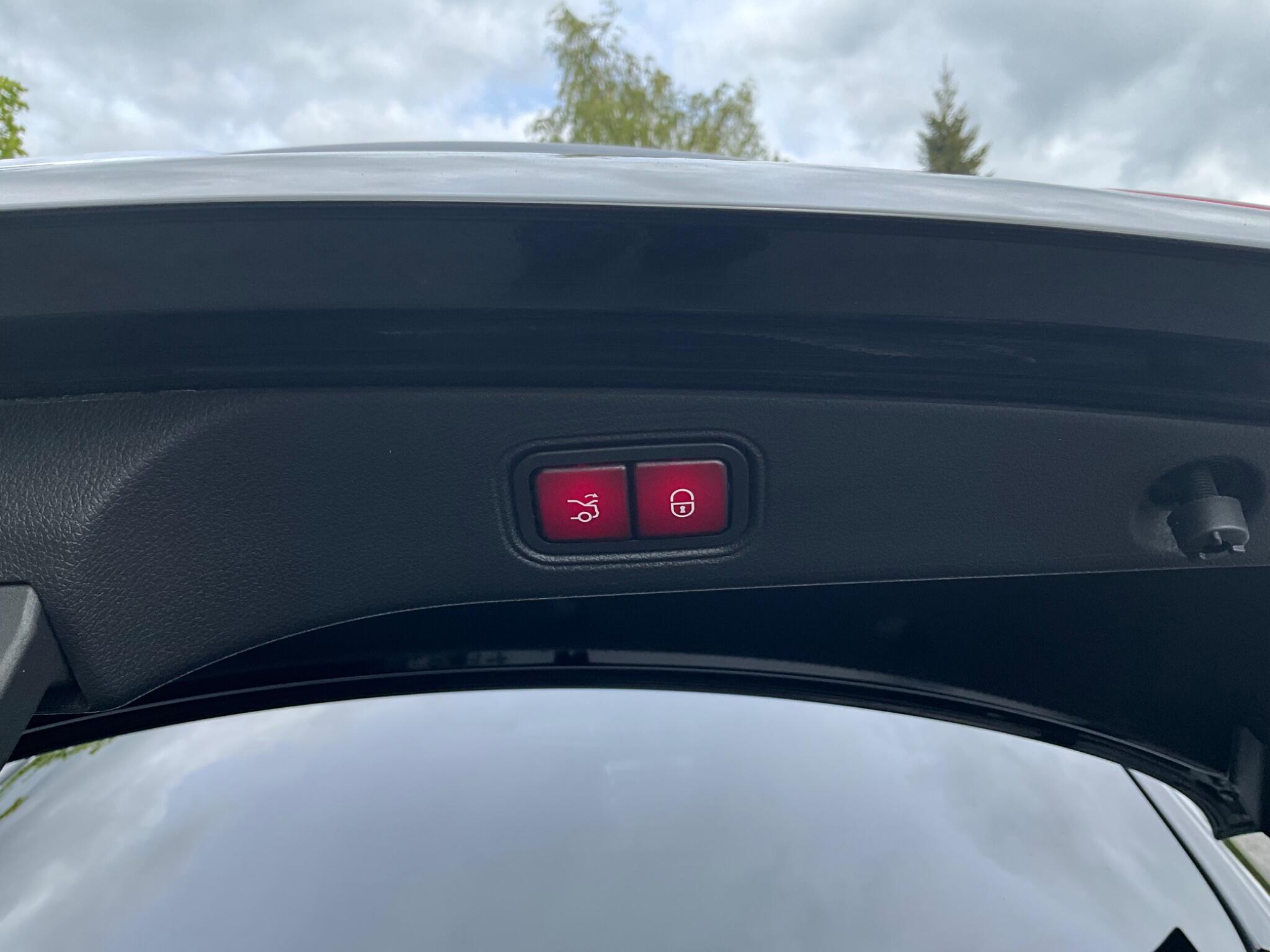 Mercedes-Benz E Class view 34
