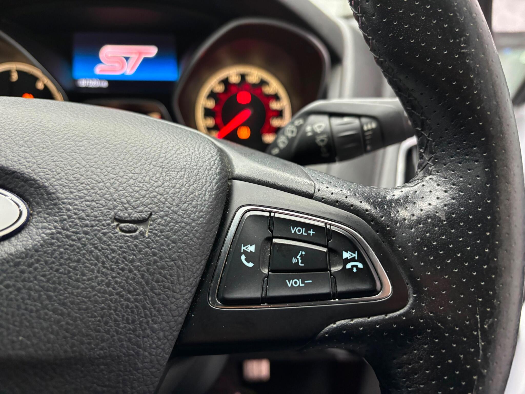 Ford Focus view 13