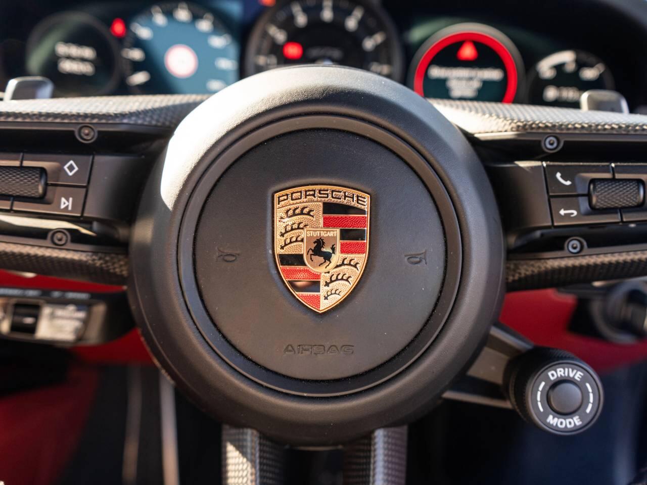 Porsche 911 view 18