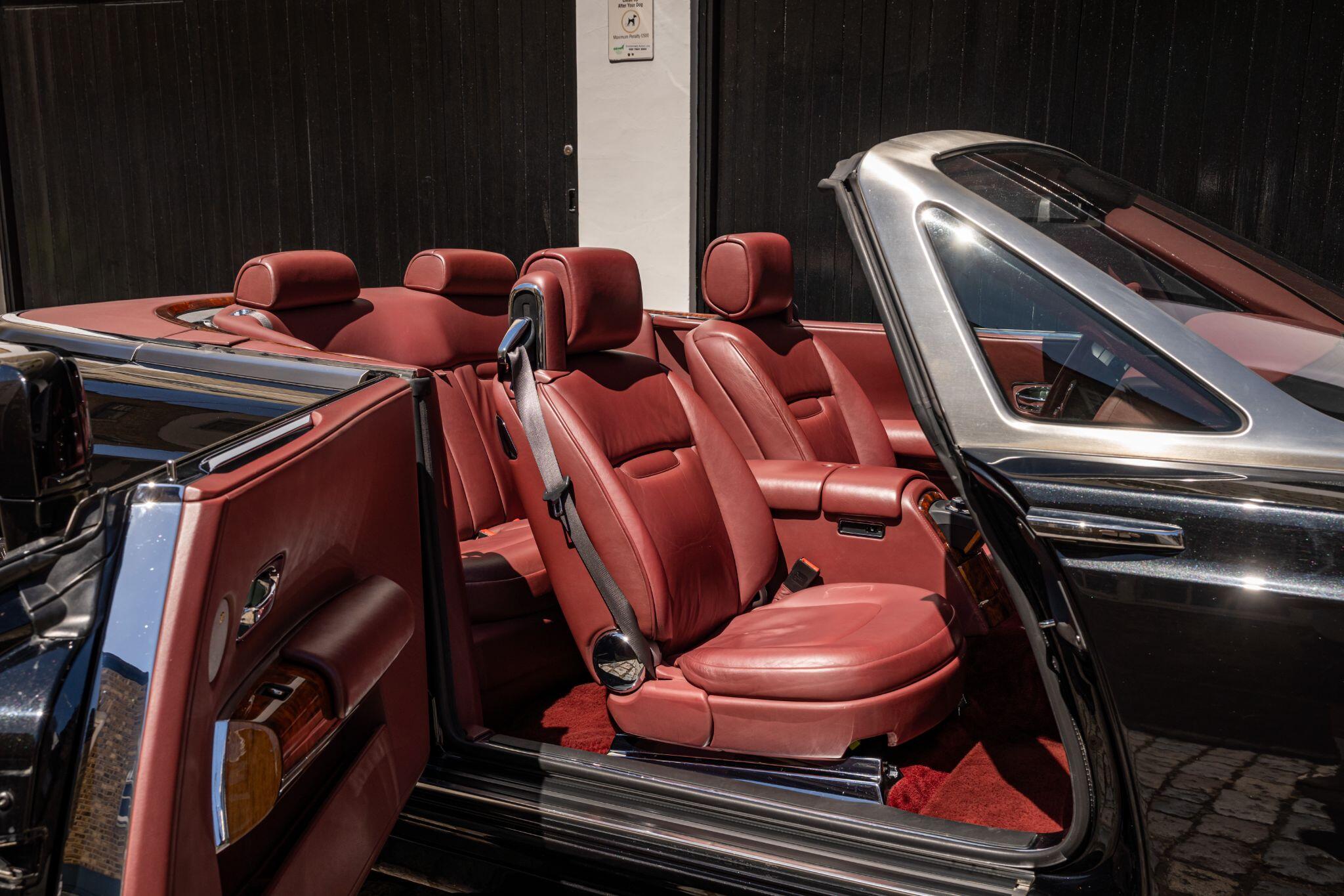 Rolls-Royce Phantom view 22