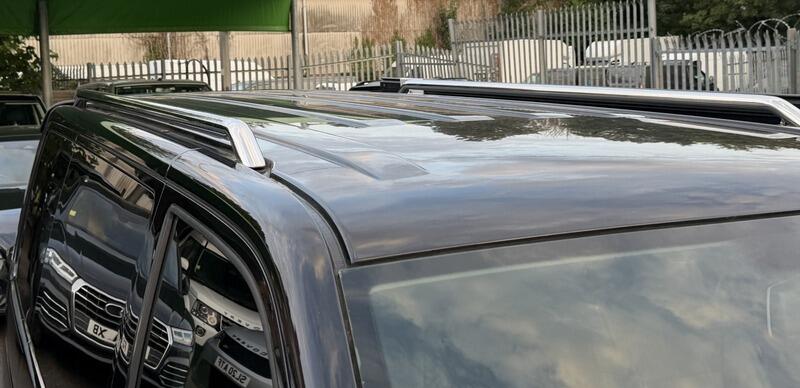 Volkswagen Caravelle view 22