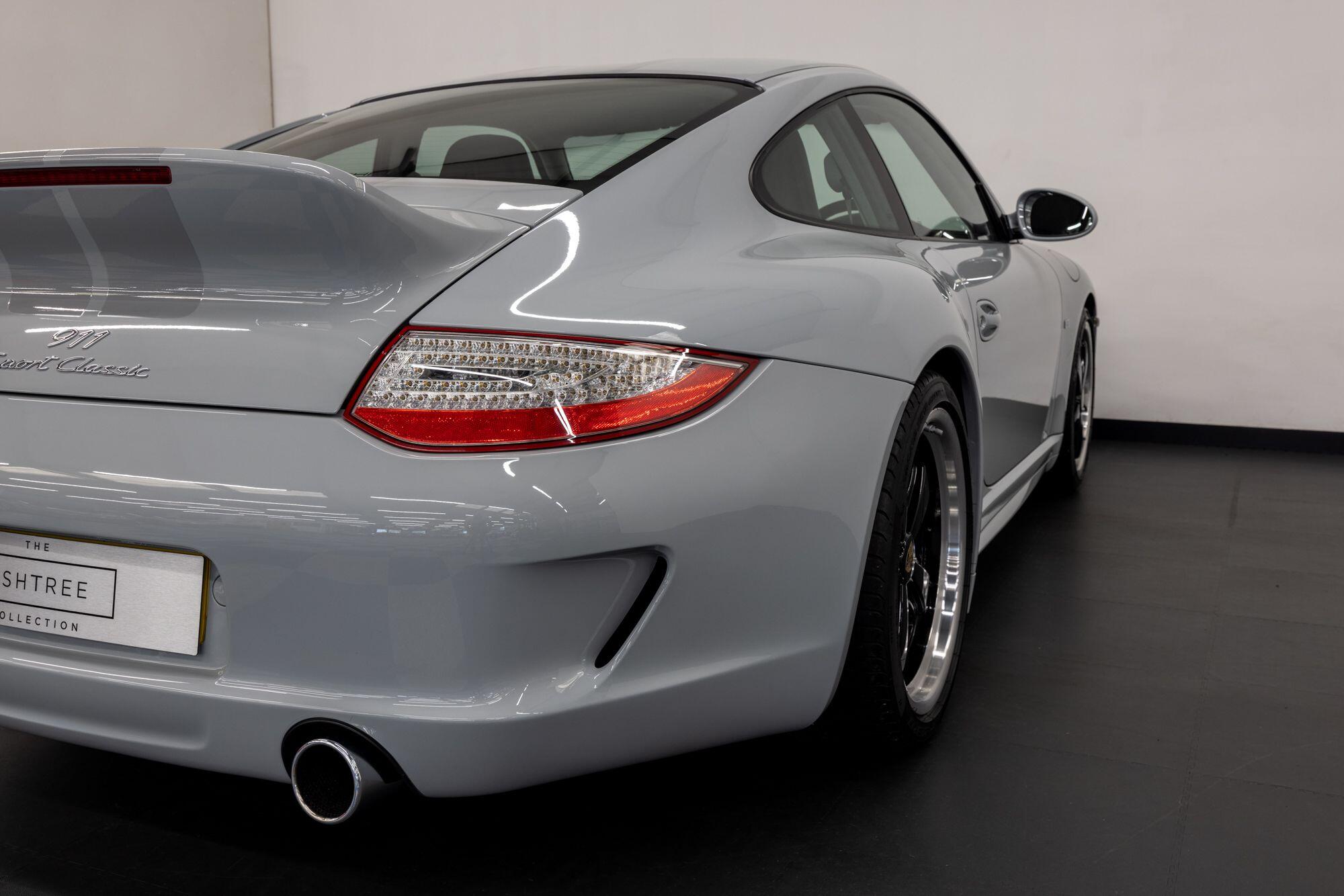 Porsche 911 view 18